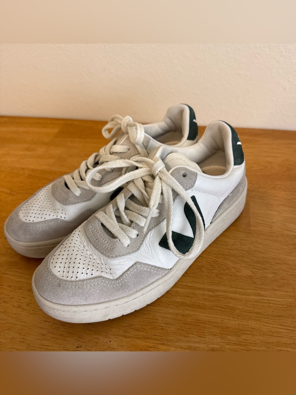 Veja V-90 Women’s Size US 6 Leather Suede Sneakers Green Lace Up Sneakers